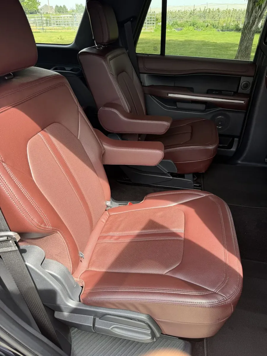 Conditioned leather seats in a Ford Expedition after a full interior detail